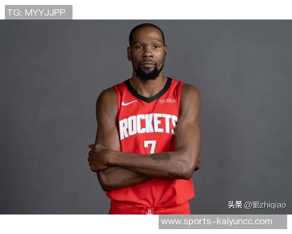 杜兰特三节表现抢眼15投8中贡献22分5篮板1助攻2盖帽第三节状态略有下滑